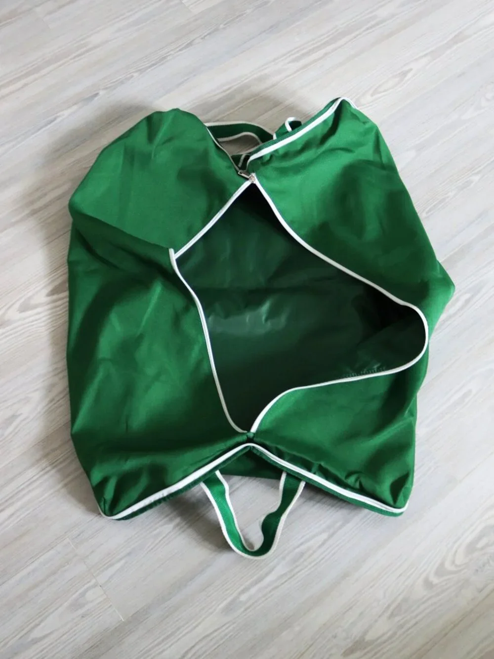 LACOSTE Green Garment Bag Zip & Carry Weekender Bag 34